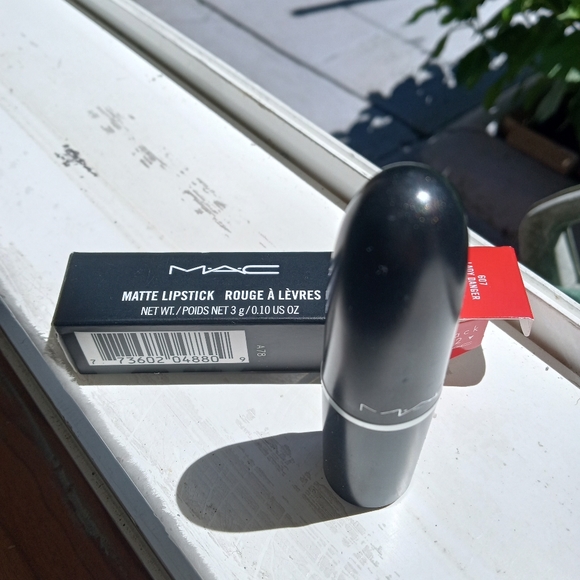 🆕 MAC #607 Lady Danger Lip Stick (Bright Red) - Picture 10 of 11